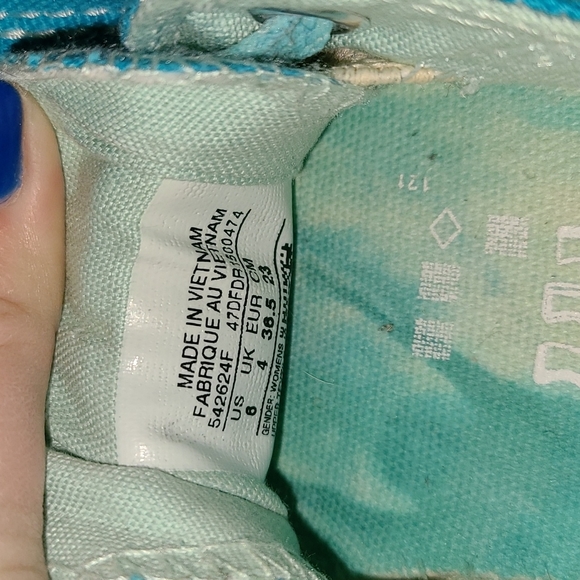 Blue Converse Size 6 - Picture 4 of 4